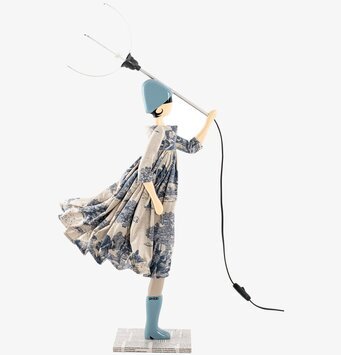 Bordslampa Jane Au från Skitso med klassisk och modern design