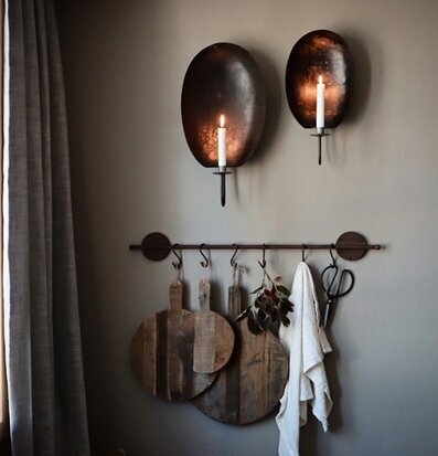 Väggstång Med Krokar från I AM Interior med köksredskap