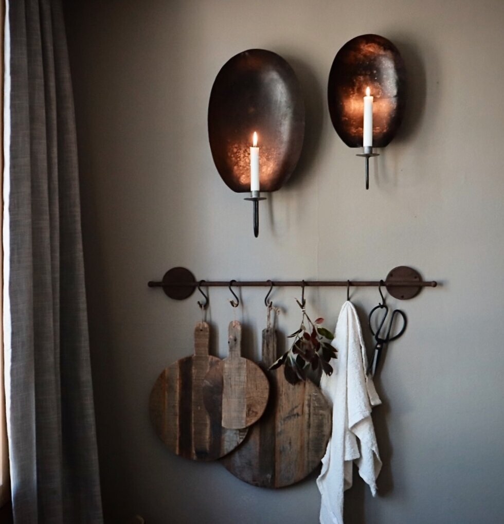Väggstång Med Krokar från I AM Interior med köksredskap