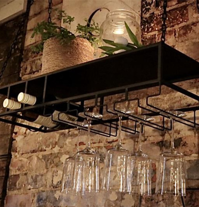 Hängande Hylla Hamra från I AM Interior i industriell stil