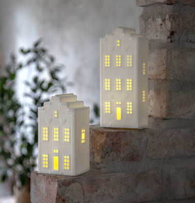 Bordsdekoration LED Kanalhus från Star Trading på tegeltrappa