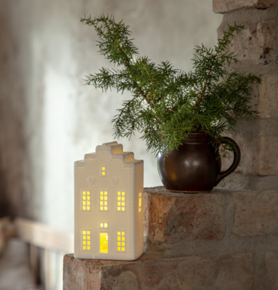 Bordsdekoration LED Kanalhus från Star Trading på tegelhylla