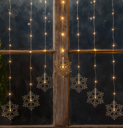 Ljusgardin Decysnowflake från Star Trading i träfönster