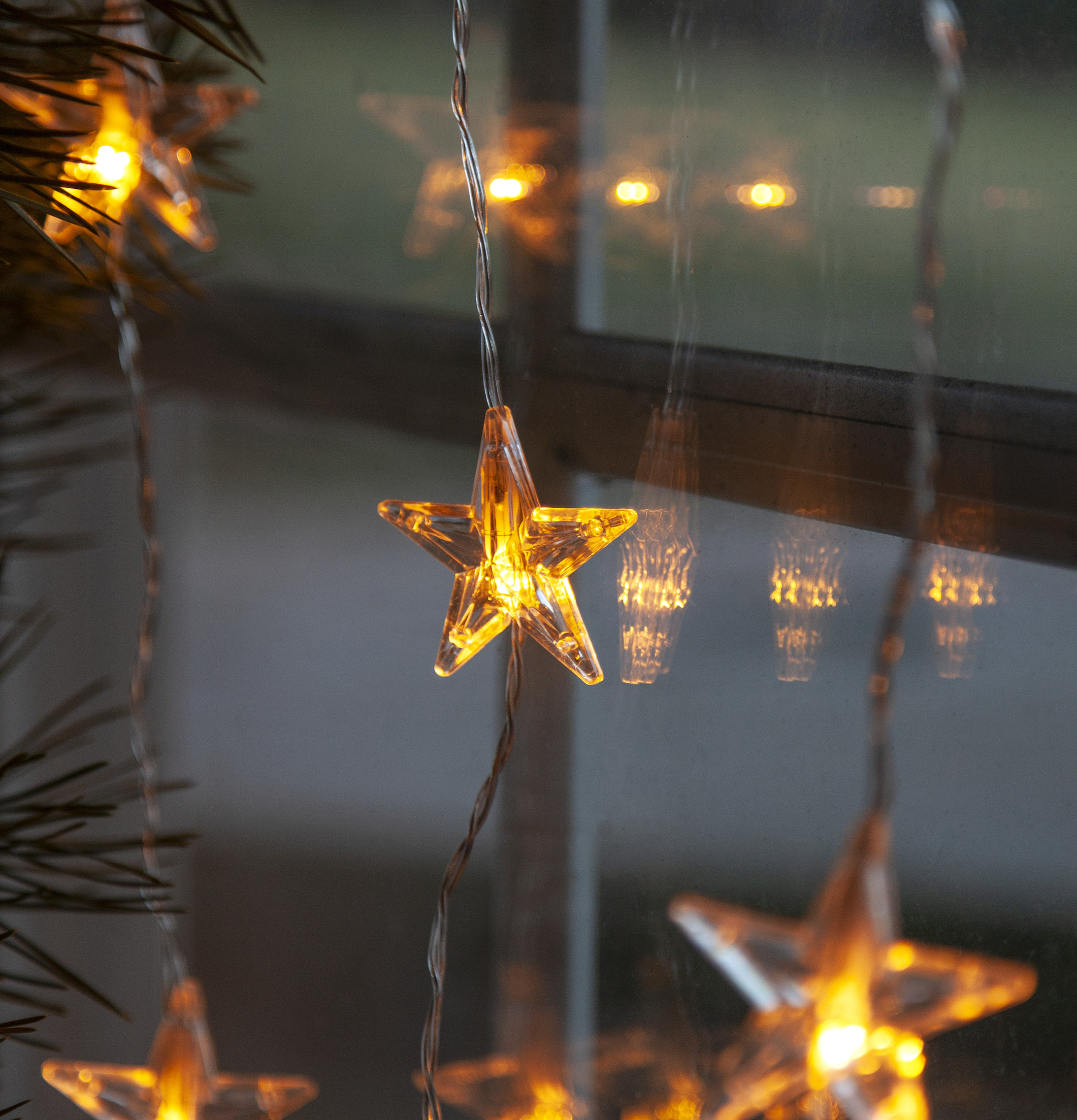 Ljusgardin Star Curtain från Star Trading med stjärnformade LED