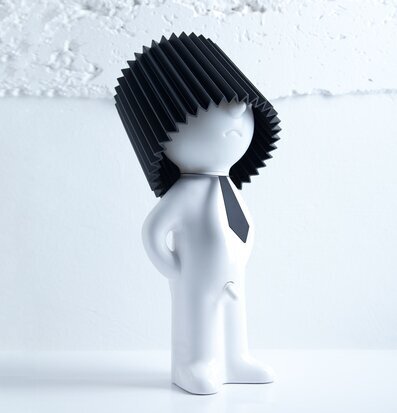 Slips till Mr.P One Man Shy från Propaganda i minimalistisk miljö