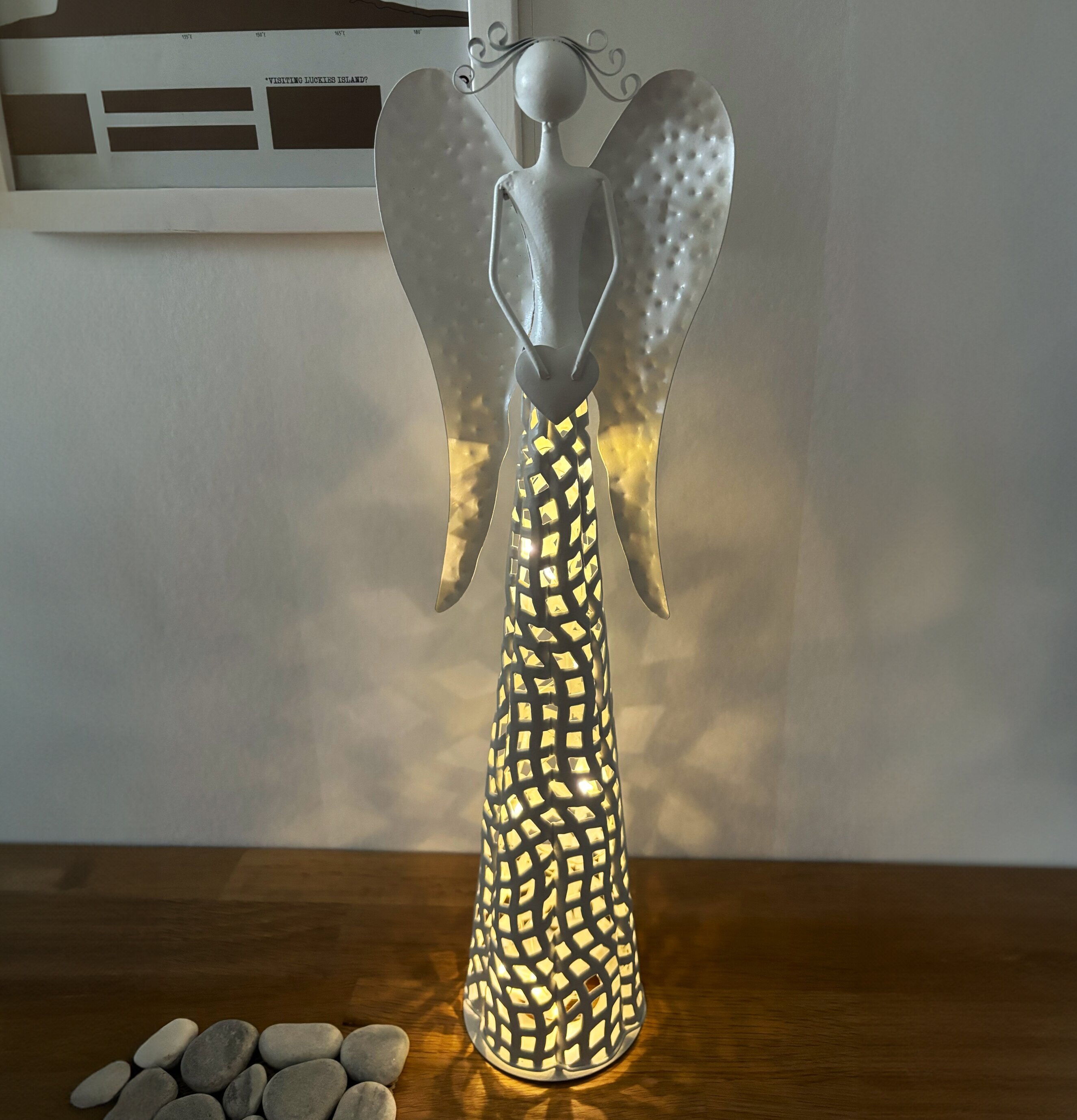 Dekoration Ängel Vit från Lind Decoration på träbord