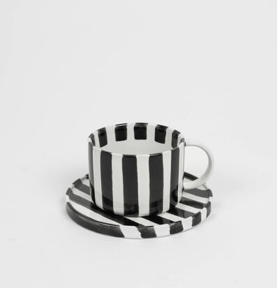 Monica Kopp Med Fat Svart från Olsson & Jensen, randigt set