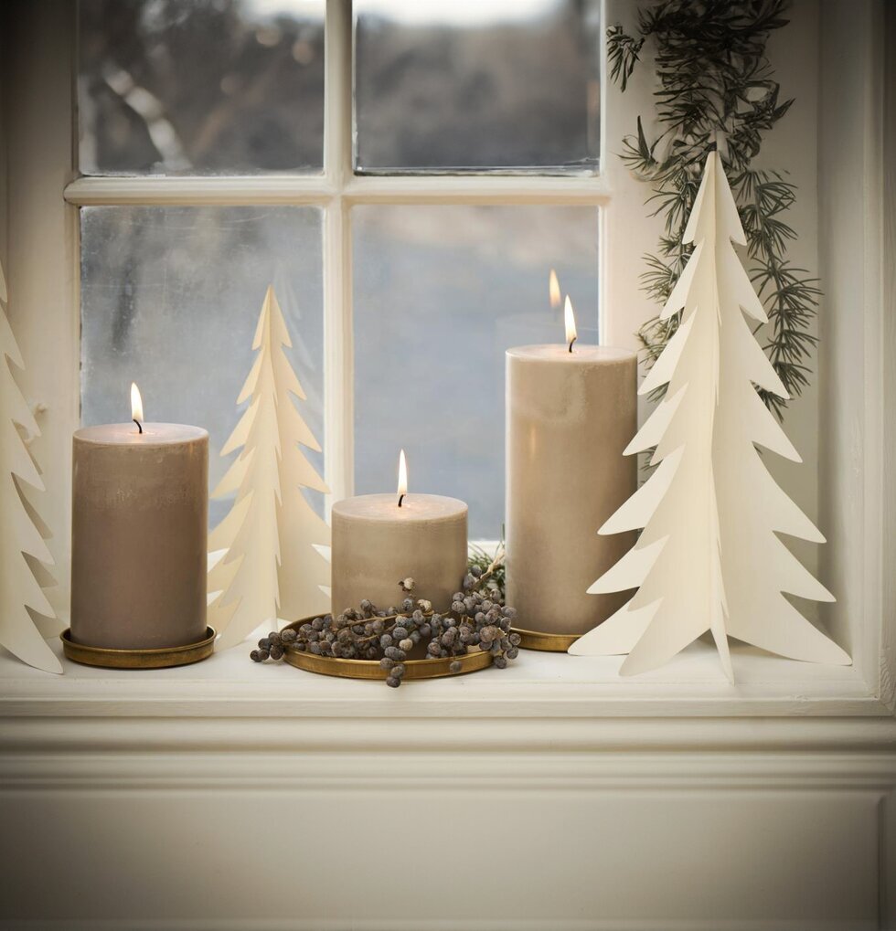 Kyrkoljus Rustik Lin 20cm från IB Laursen i vinterfönster