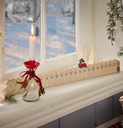Julkalender 1-24 från IB Laursen på en vit fönsterbräda
