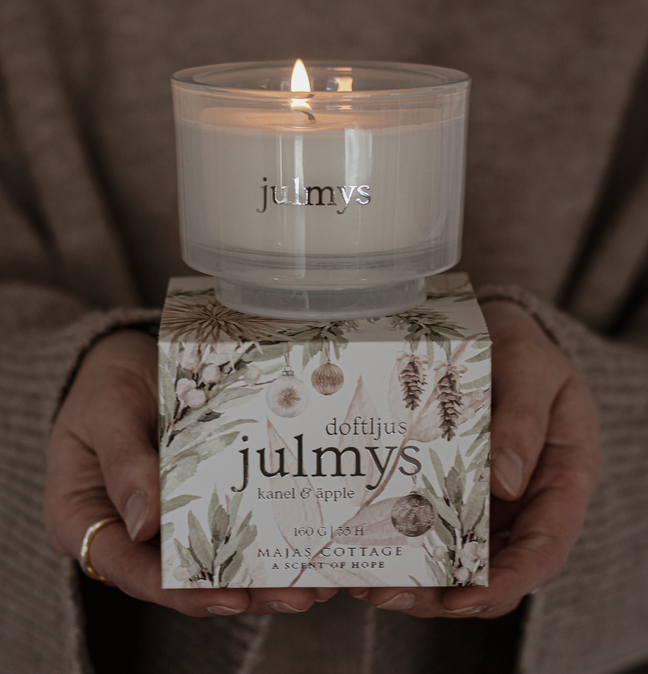 Doftljus Julmys Äpple/Kanel från Majas Cottage i glasbehållare