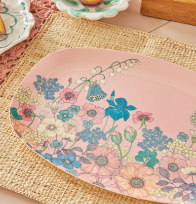 Tallrik Flower Collage Print från Rice med blommigt mönster