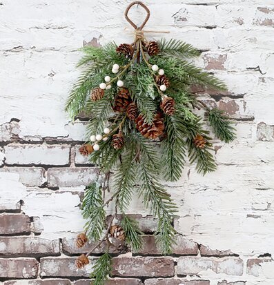 Fleur Gran Med Kottar från Chic Antique på vit tegelvägg