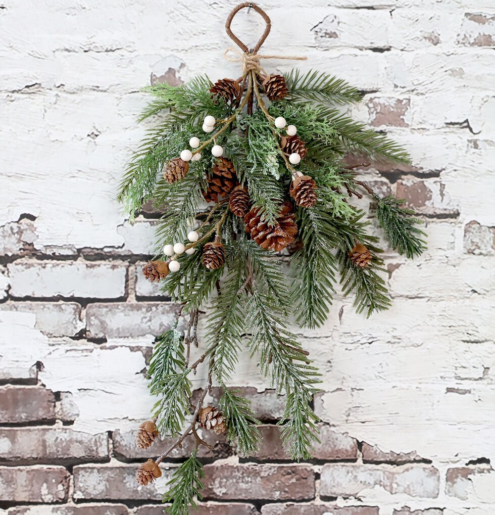 Fleur Gran Med Kottar från Chic Antique på vit tegelvägg