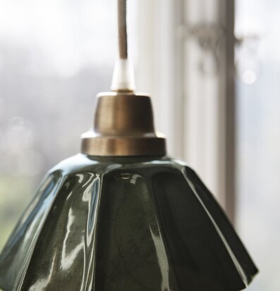 Fönsterlampa Ester Mörkgrön 17cm från PR Home i fönster