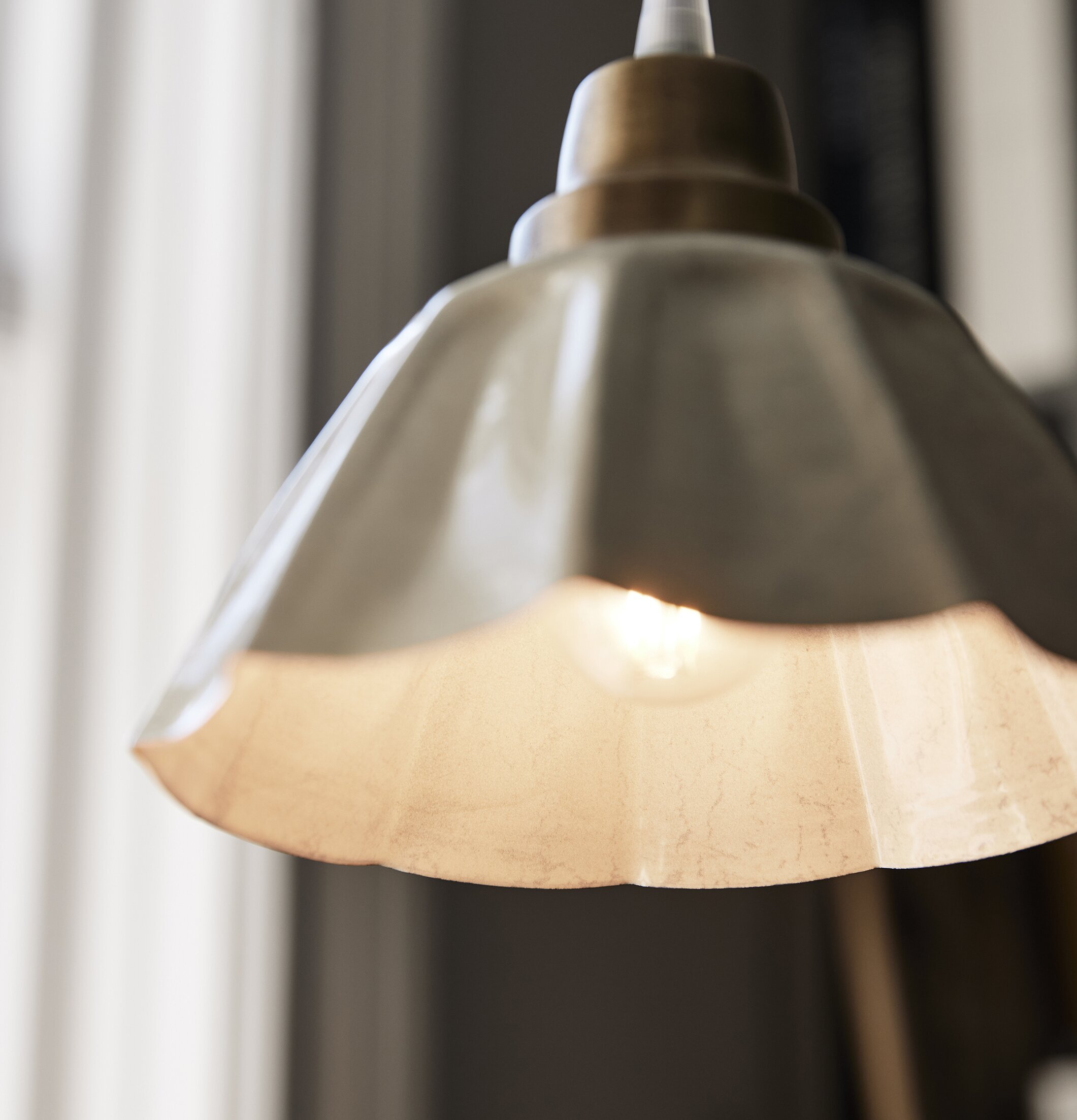 Fönsterlampa Ester Offwhite 17cm från PR Home i fönster