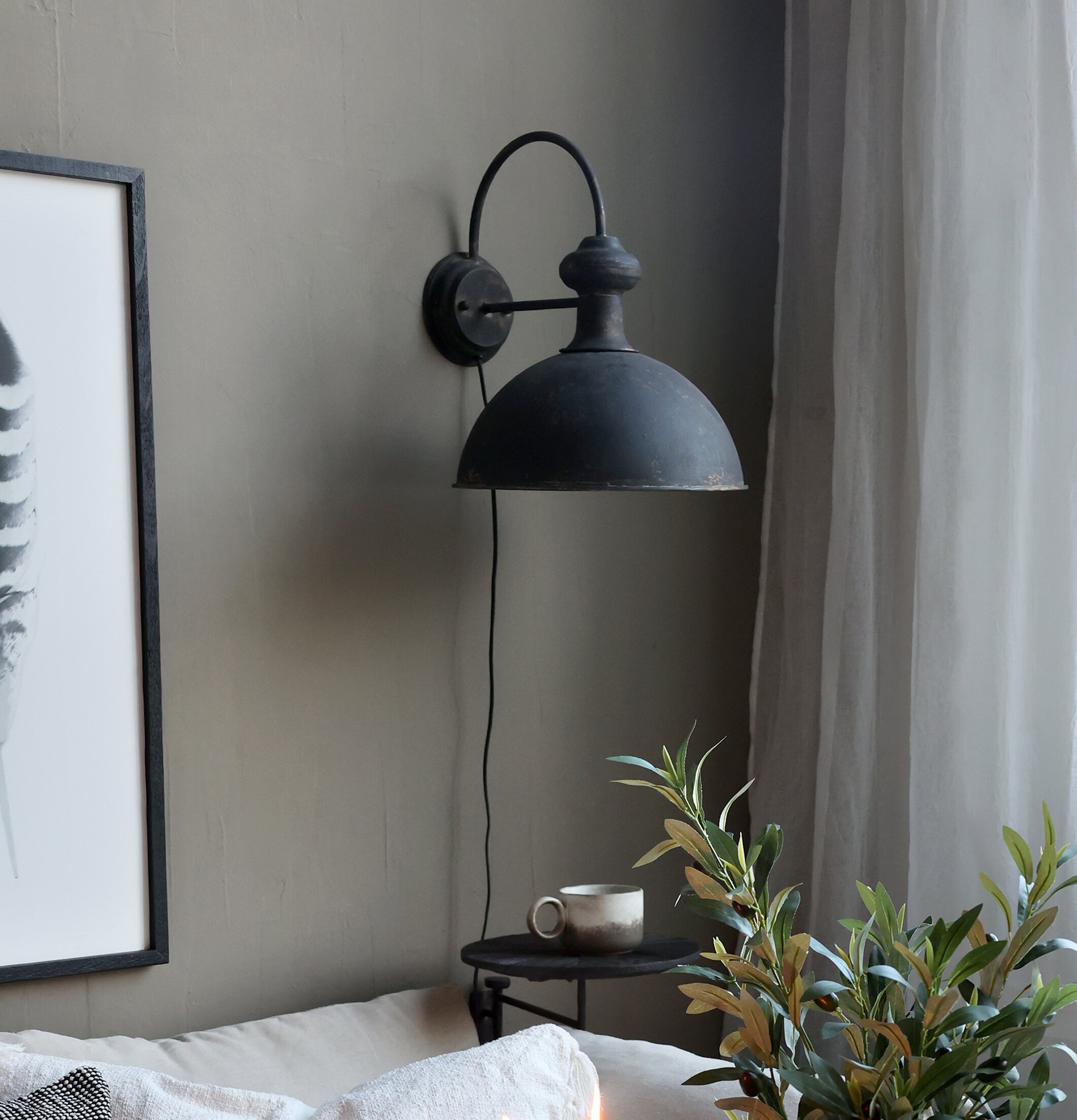 Vägglampa Antiksvart från Chic Antique i industriell design