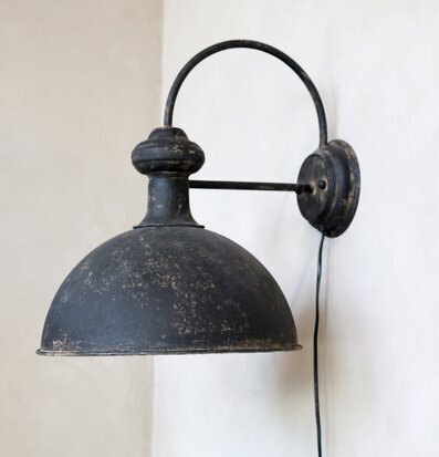 Vägglampa Antiksvart från Chic Antique med vintage-look