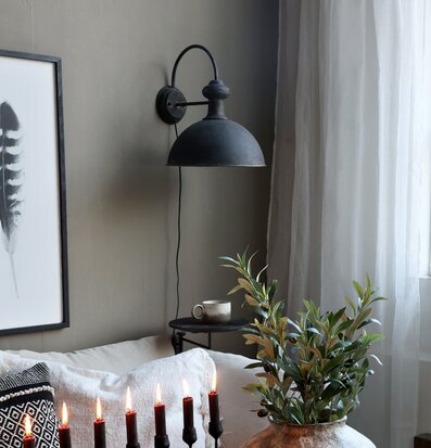 Vägglampa Antiksvart från Chic Antique i rustik inredning