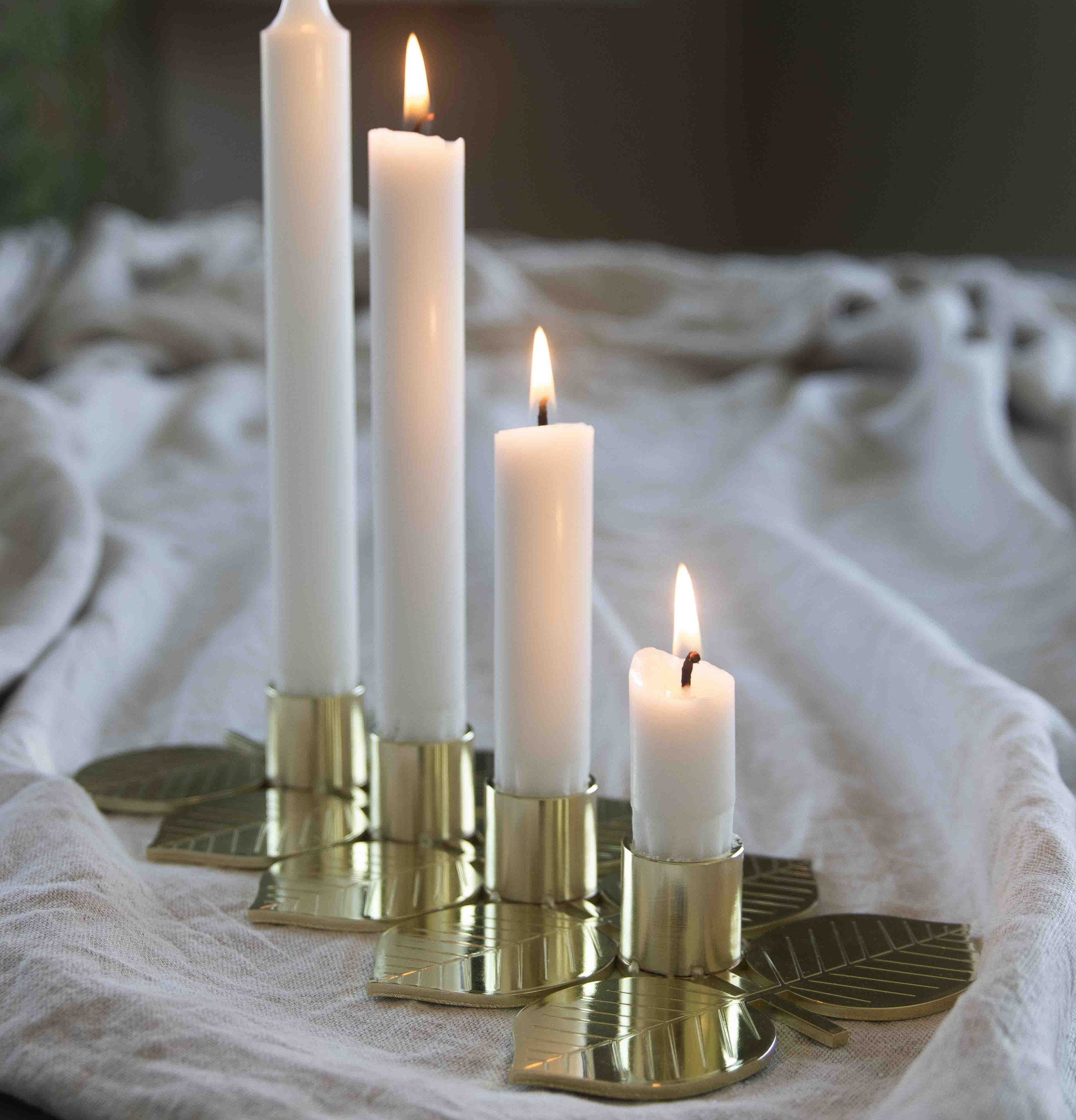 Ljusstake Advent Stig L Berså från Pluto Produkter i mässing