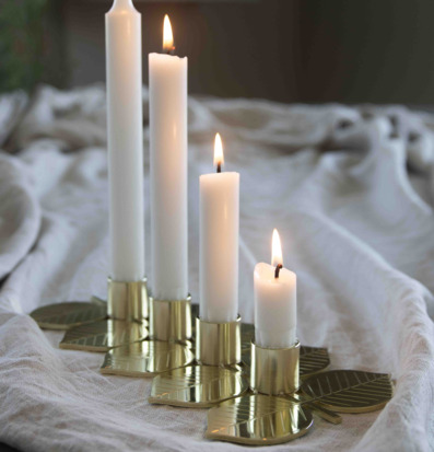 Ljusstake Advent Stig L Berså från Pluto Produkter i mässing