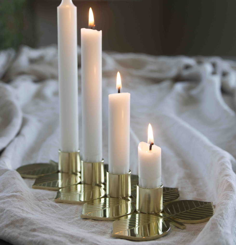 Ljusstake Advent Stig L Berså från Pluto Produkter i mässing