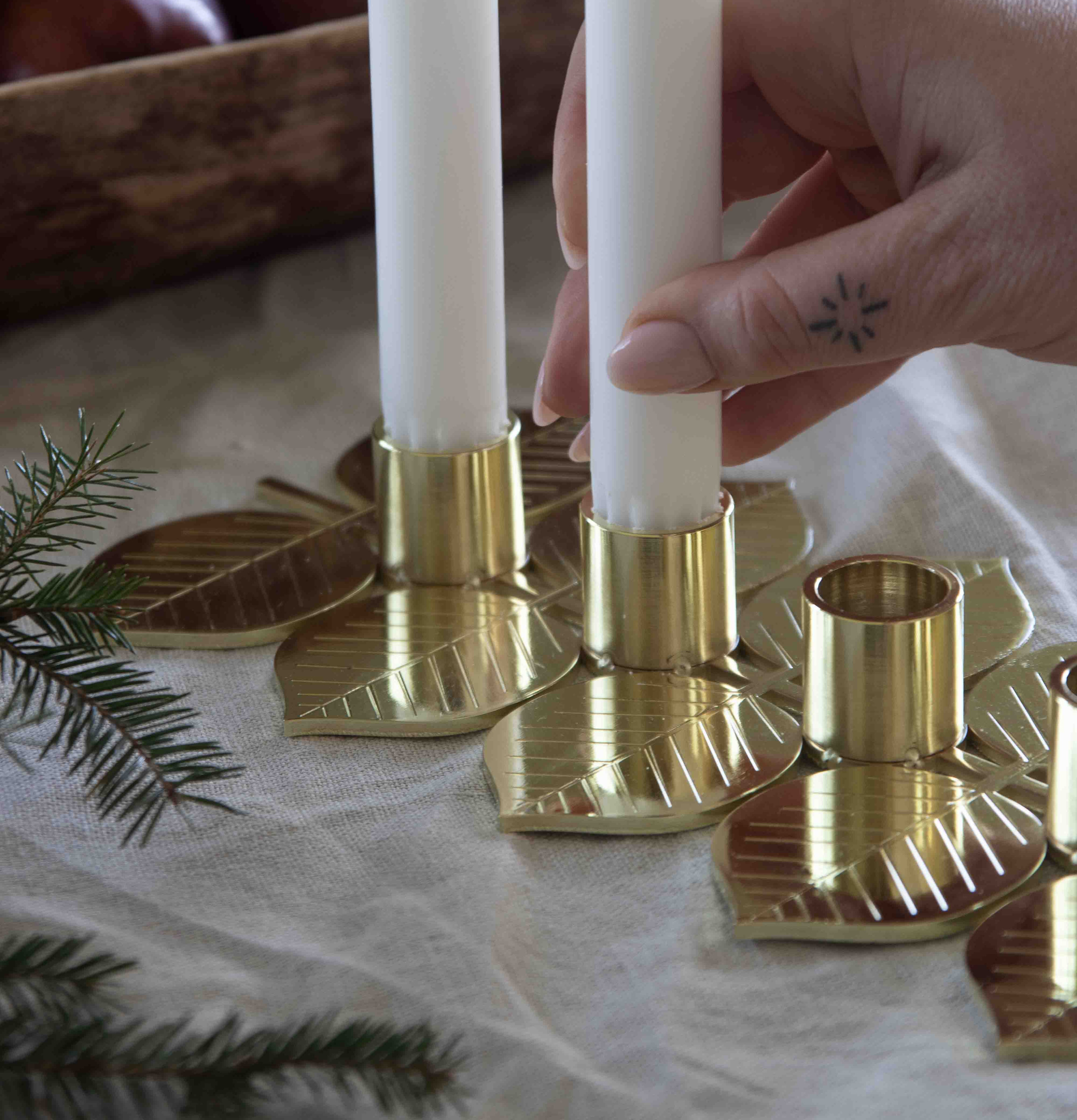 Ljusstake Advent Stig L Berså från Pluto Produkter på duk