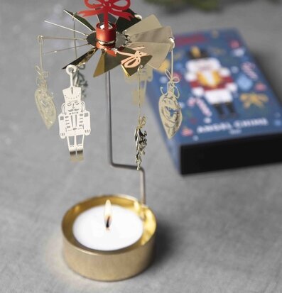 Bild av snurrande ljusdekoration med julmotiv