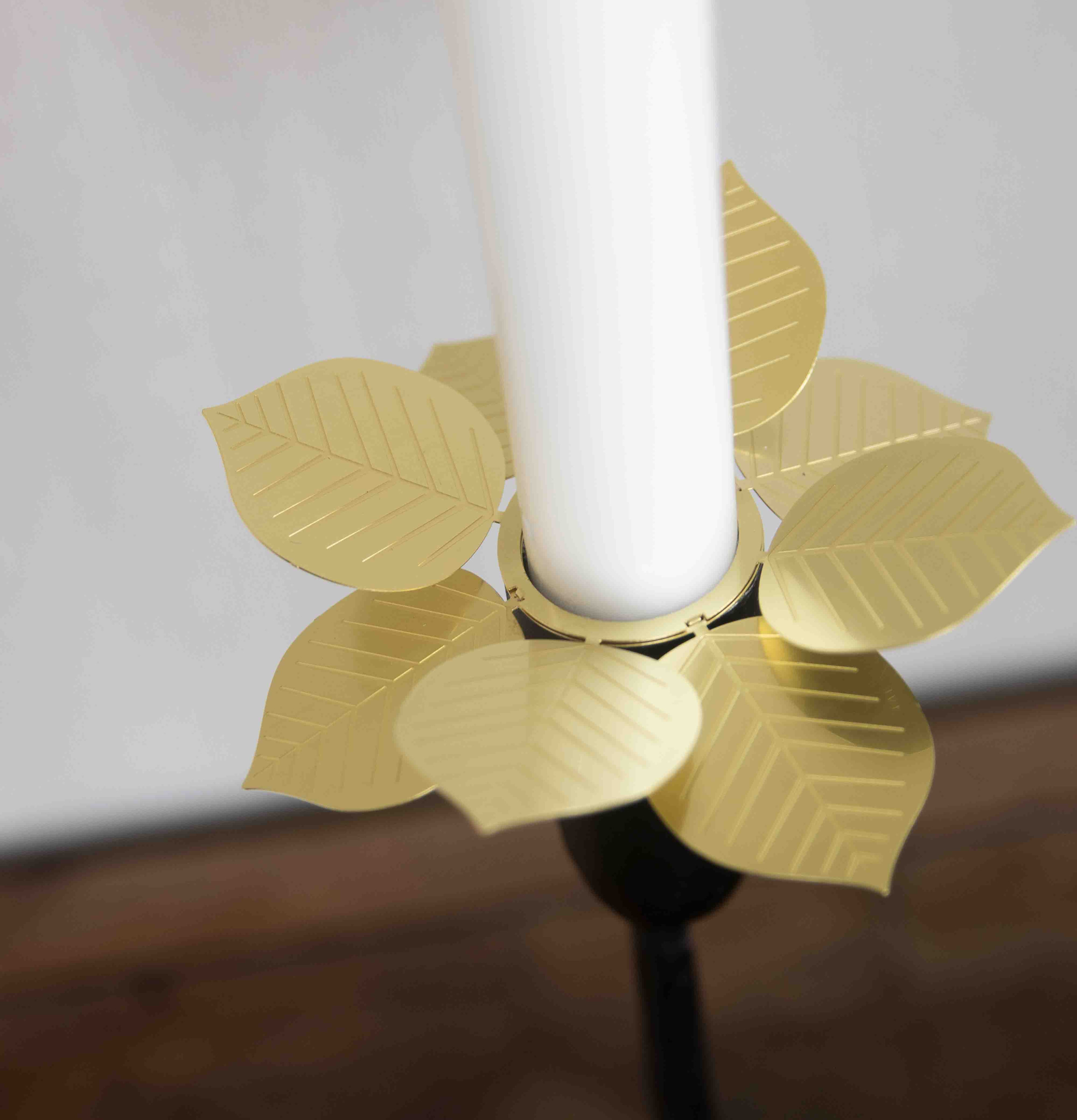 Ljusmanchett Stig L. Berså från Pluto Produkter på ljusstake