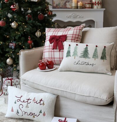 Kuddfodral Christmas från Chic Antique med gröna granar