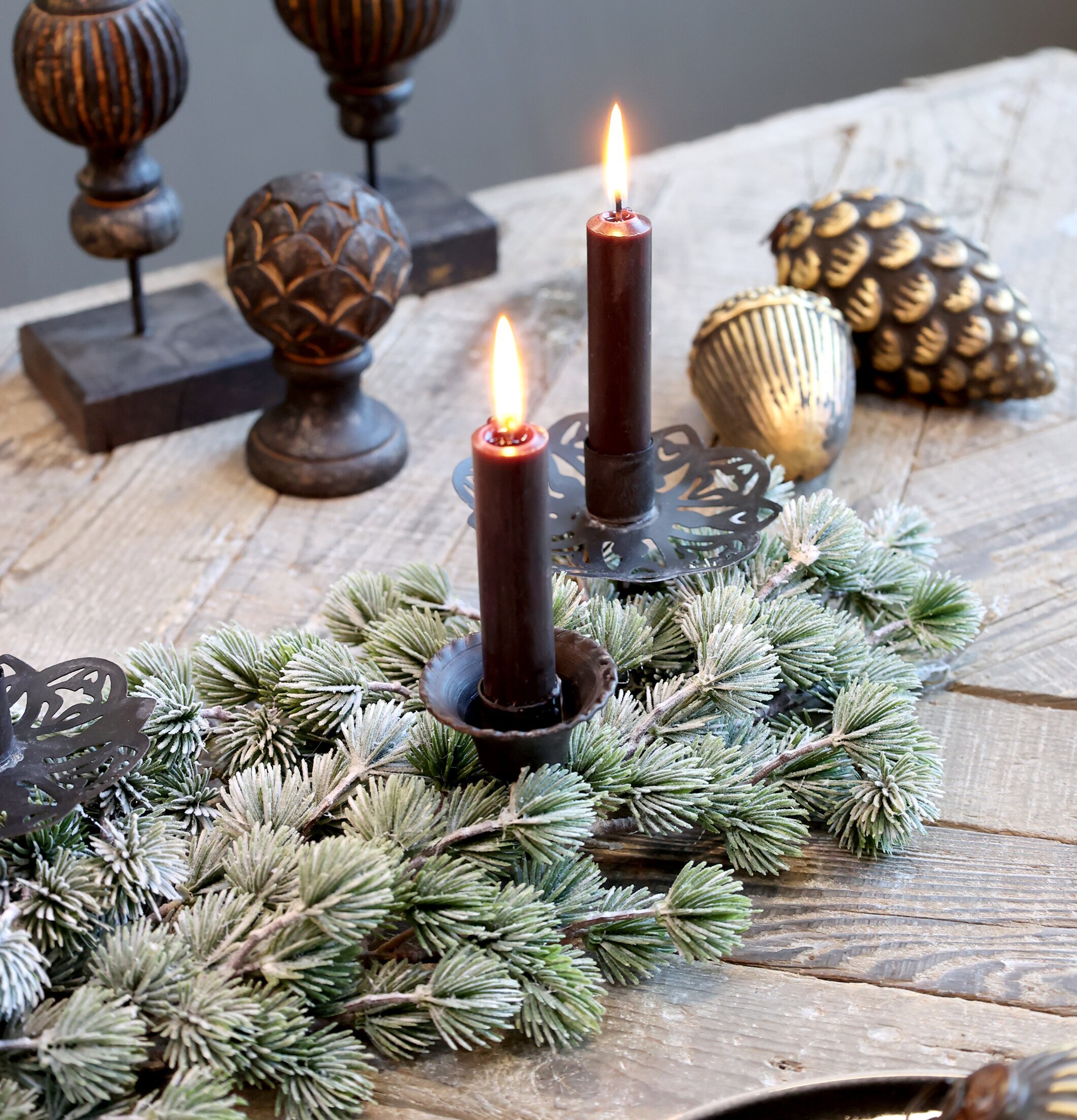 Fleur Girlang Cederträ från Chic Antique på rustikt bord