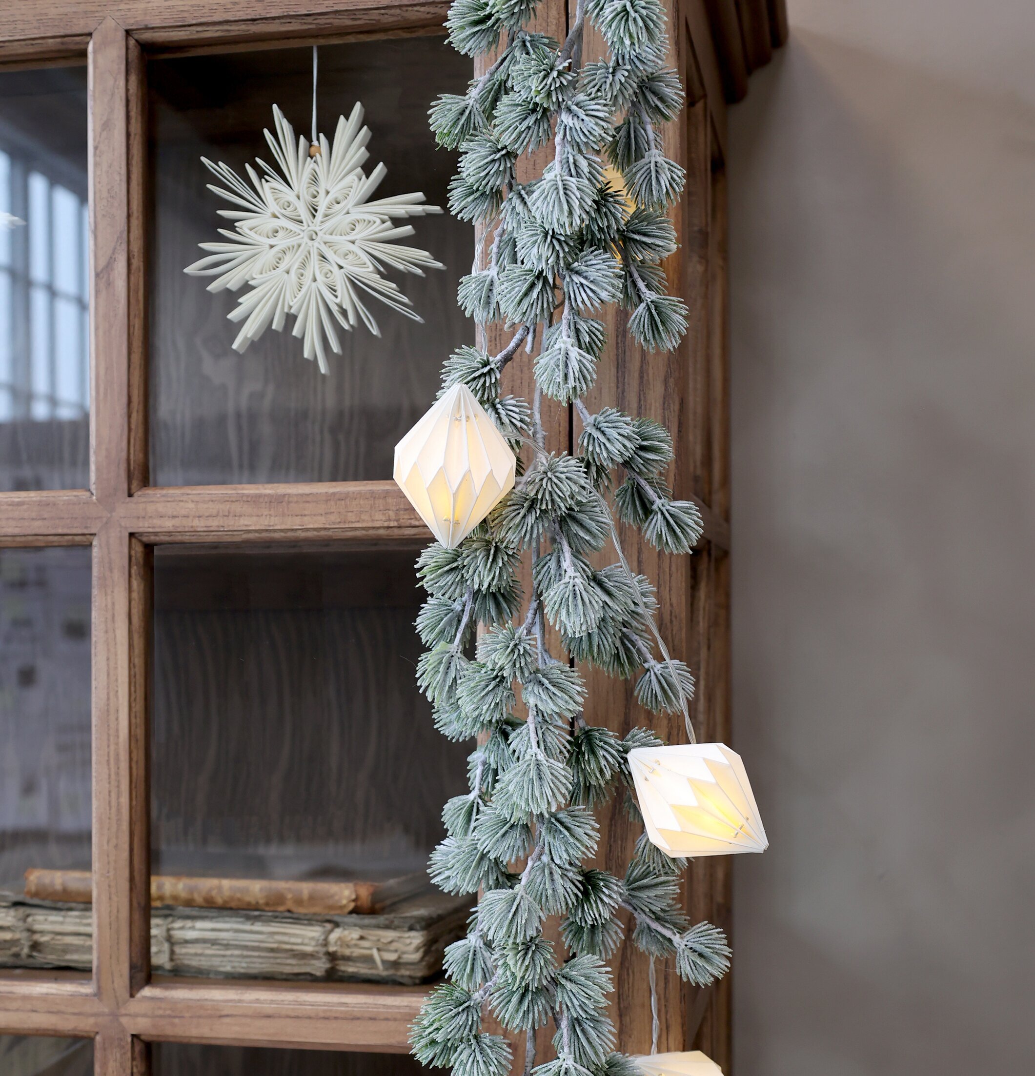 Fleur Girlang Cederträ från Chic Antique med lysdioder