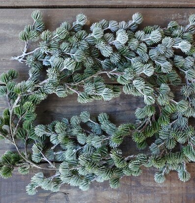 Fleur Girlang Cederträ från Chic Antique med frostig finish