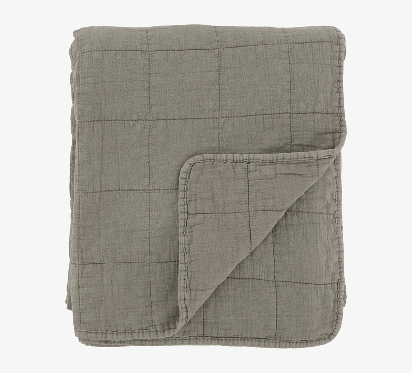 Aix Vintage Quilt Eukalyptus från Chic Antique, vikad kvilt