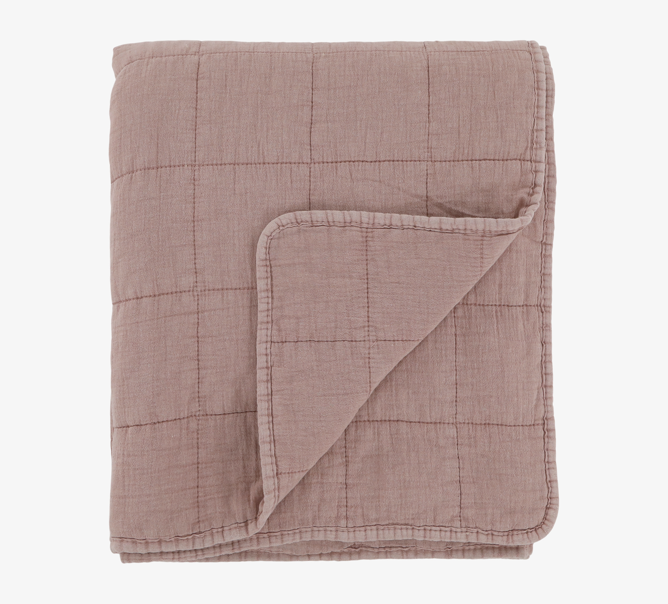 Aix Vintage Quilt Vintage Pink från Chic Antique på vit bakgrund