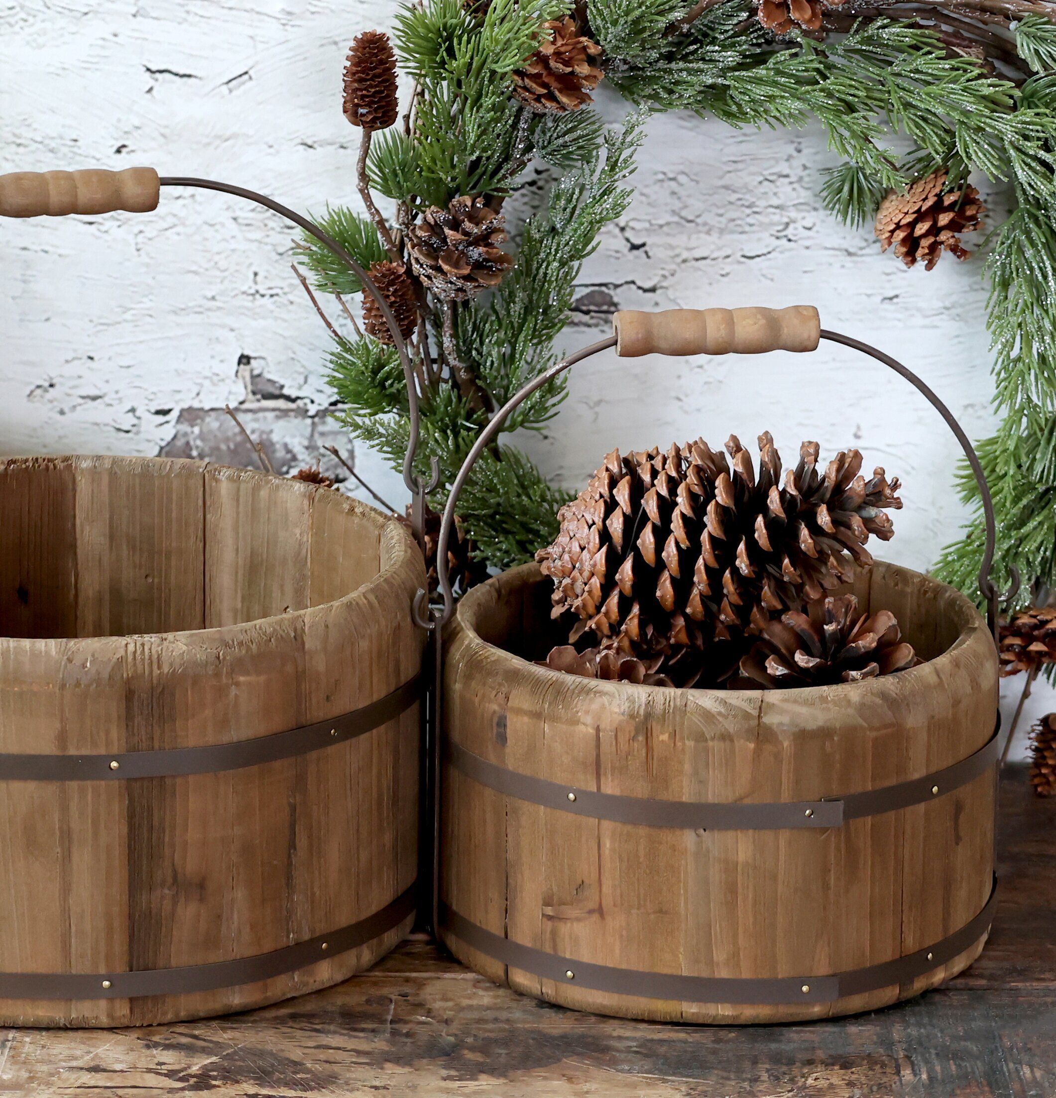 Träspann Ø23cm från Chic Antique i rustik lantlig miljö