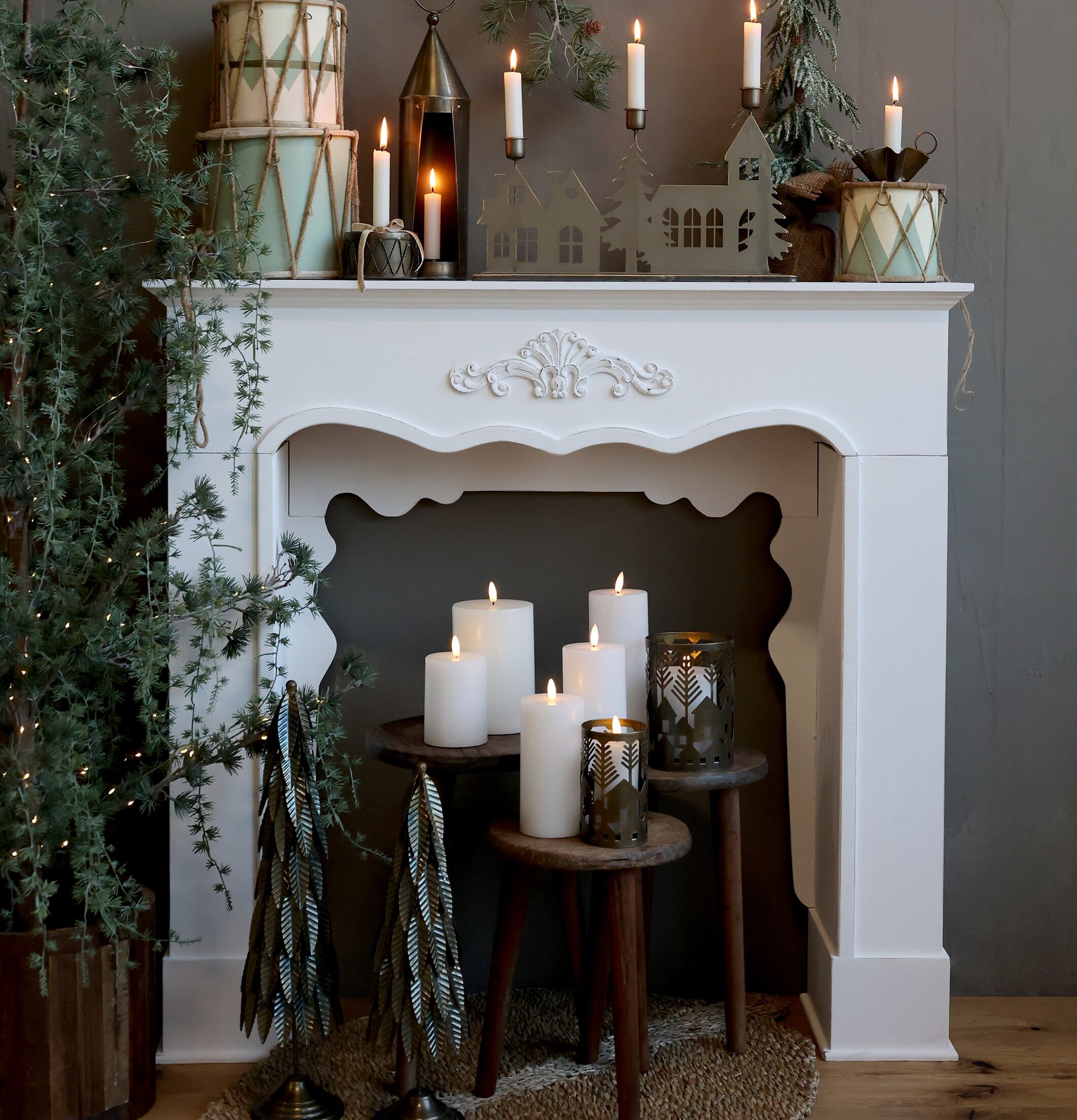 Fransk Öppen Spis Antikvit från Chic Antique i rustik miljö