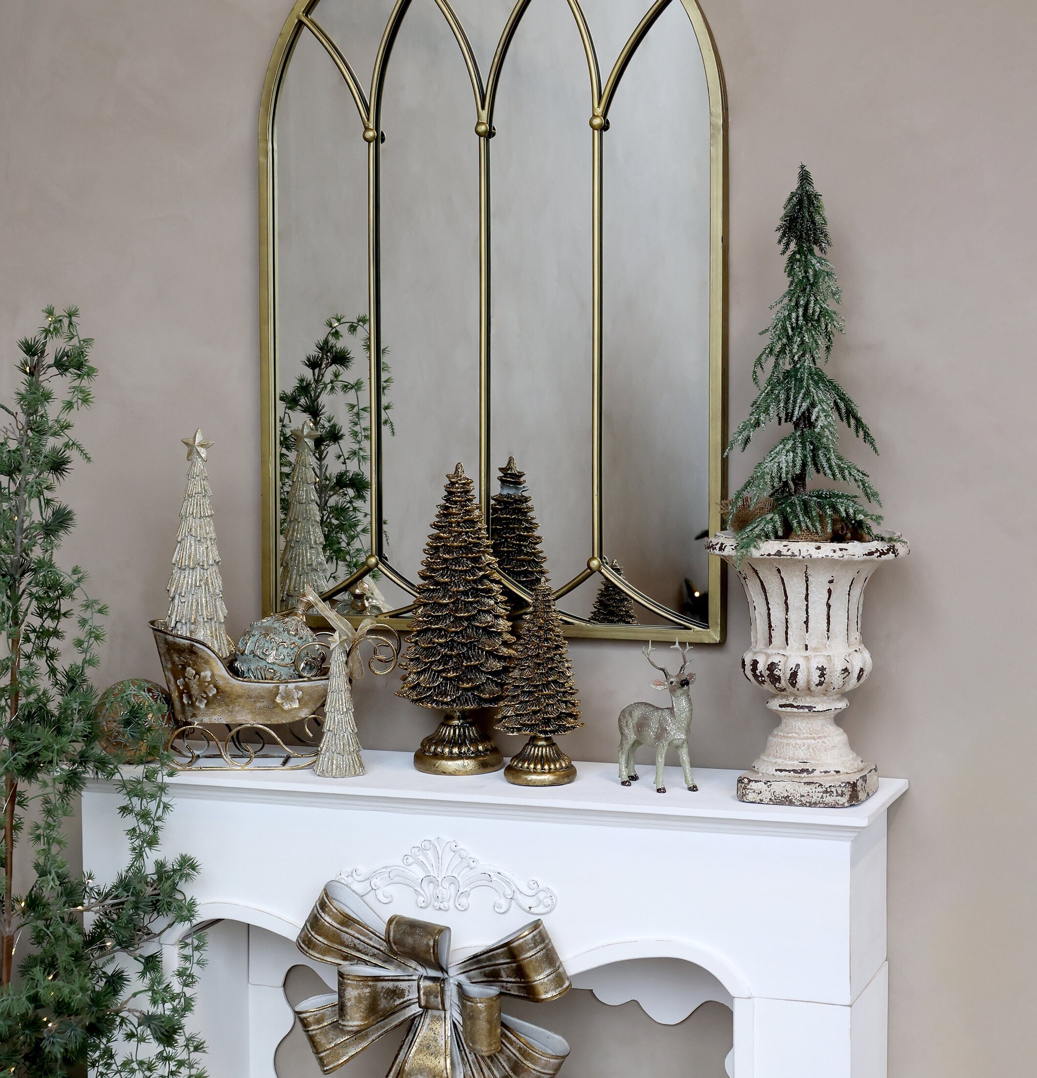 Julgran Antik Mässing Liten från Chic Antique på kaminhylla