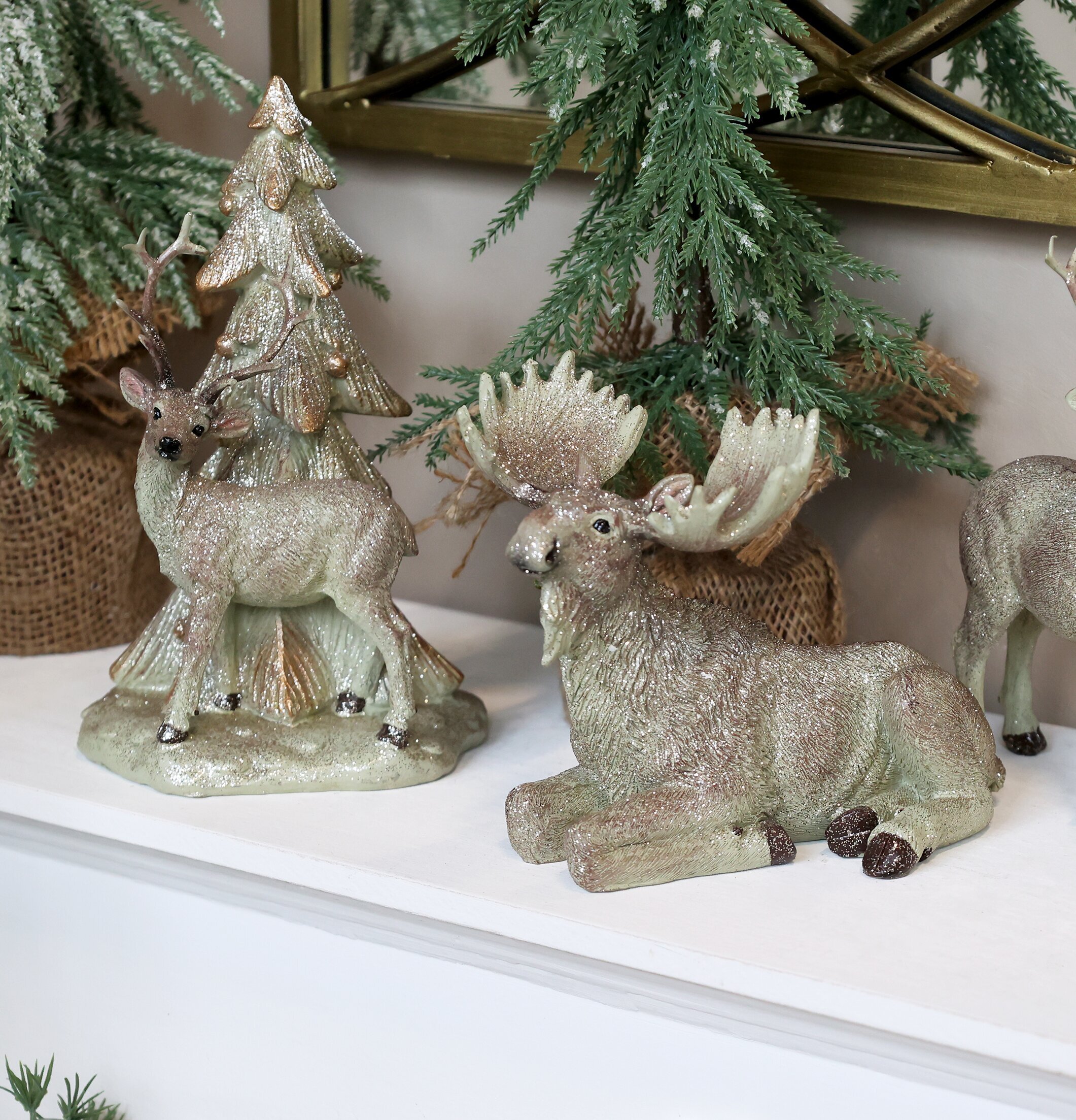 Glittrande Älg Verte från Chic Antique i vintrigt arrangemang