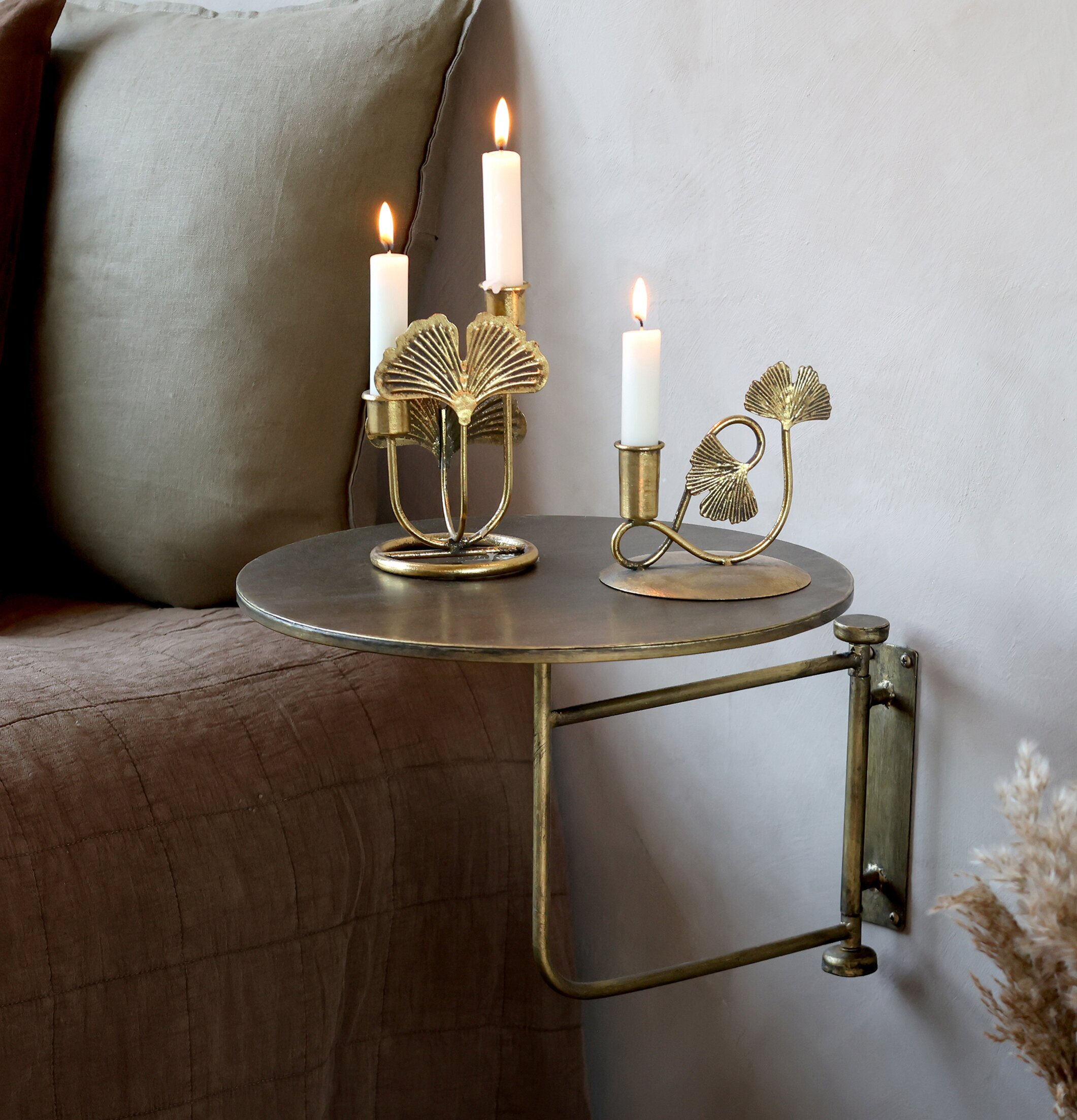 Väggbord Antik Mässing Ø35cm från Chic Antique med ljusstakar