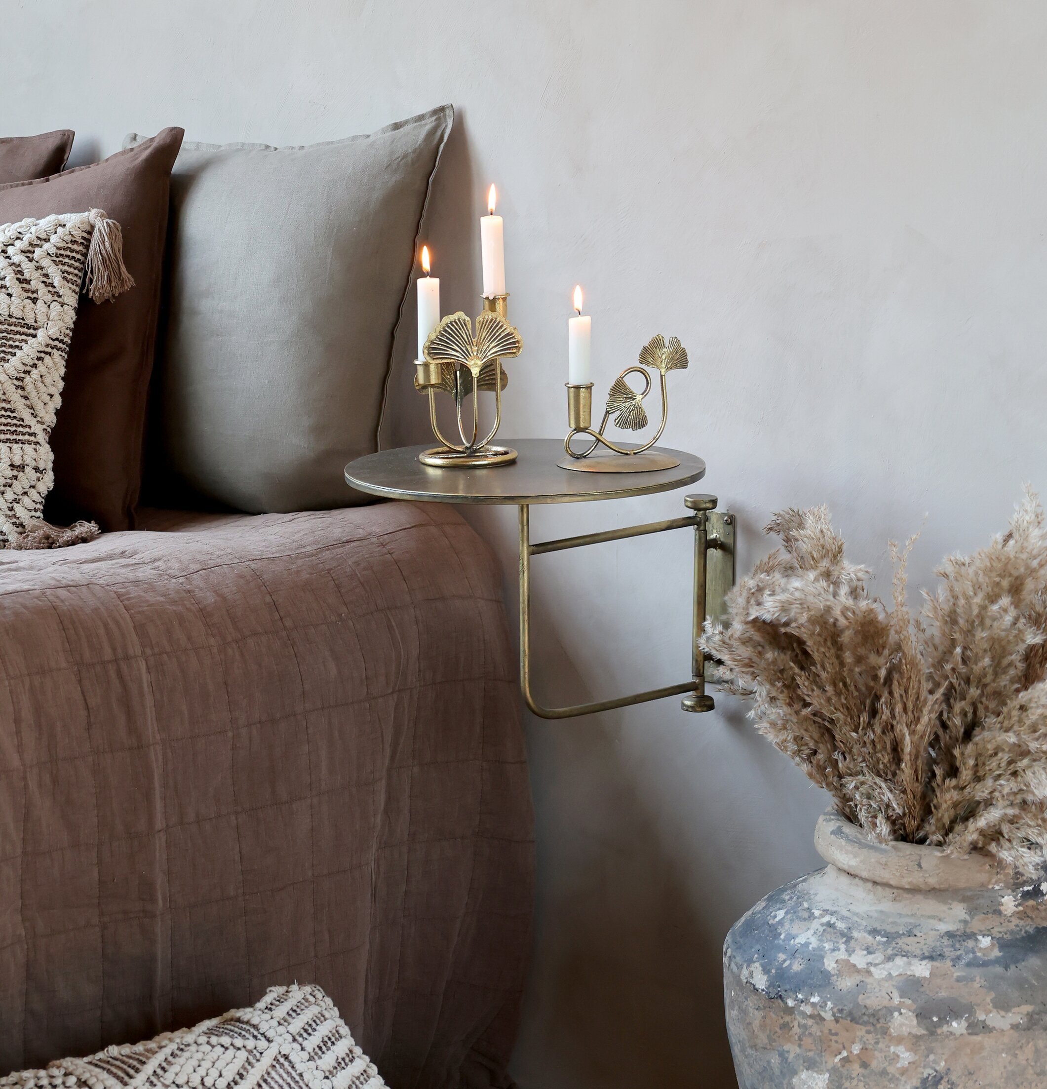 Väggbord Antik Mässing Ø30cm från Chic Antique med ljusstakar