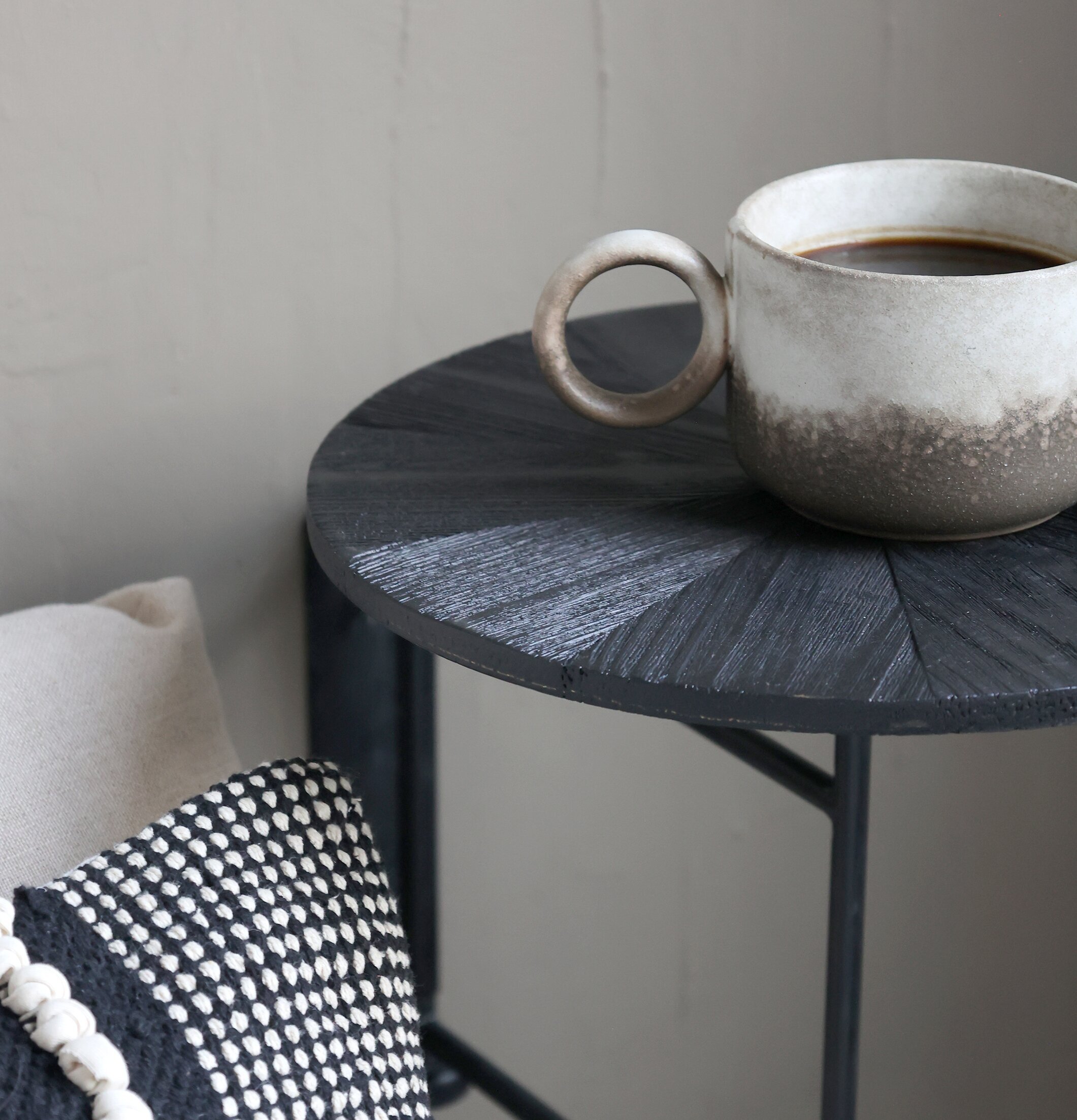 Väggbord Ø30cm Antiksvart Chic Antique Sideboards Sidobord Sängbord