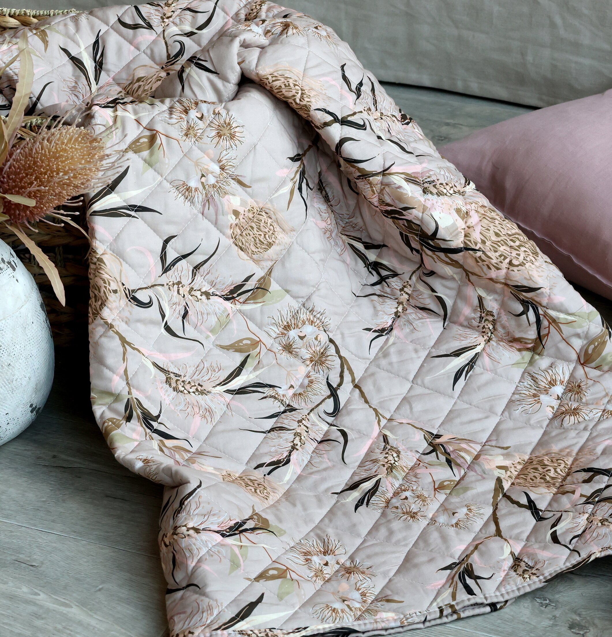 Aix Quilt Flower Vintage Pink Chic Antique Täcken, filtar, plädar och överkast Filtar Plädar Överkast