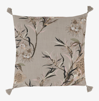 Kuddfodral Aix Vintage Pink från Chic Antique med blommönster