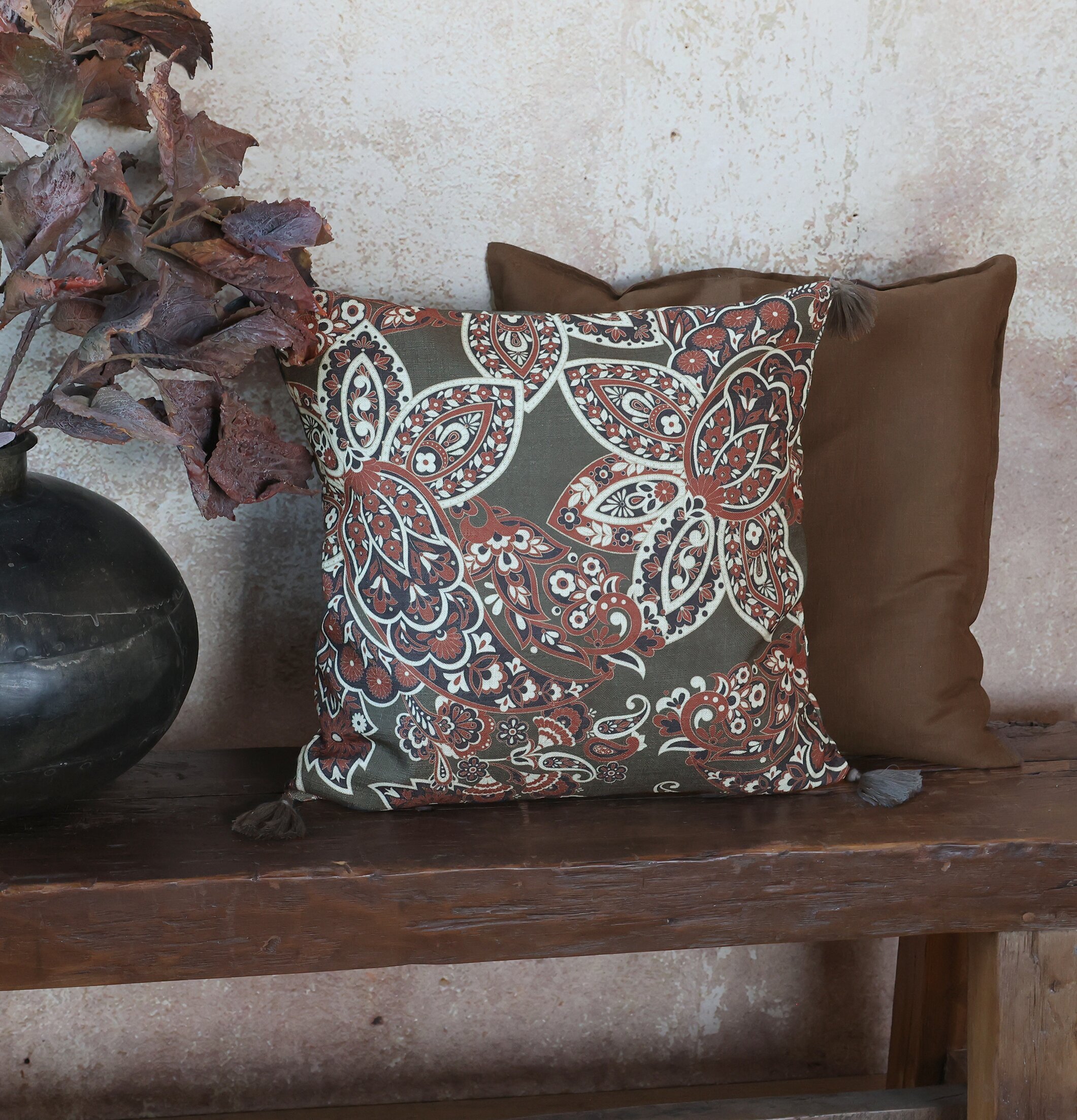 Kuddfodral Aix Grön/Terracotta från Chic Antique i rustik miljö