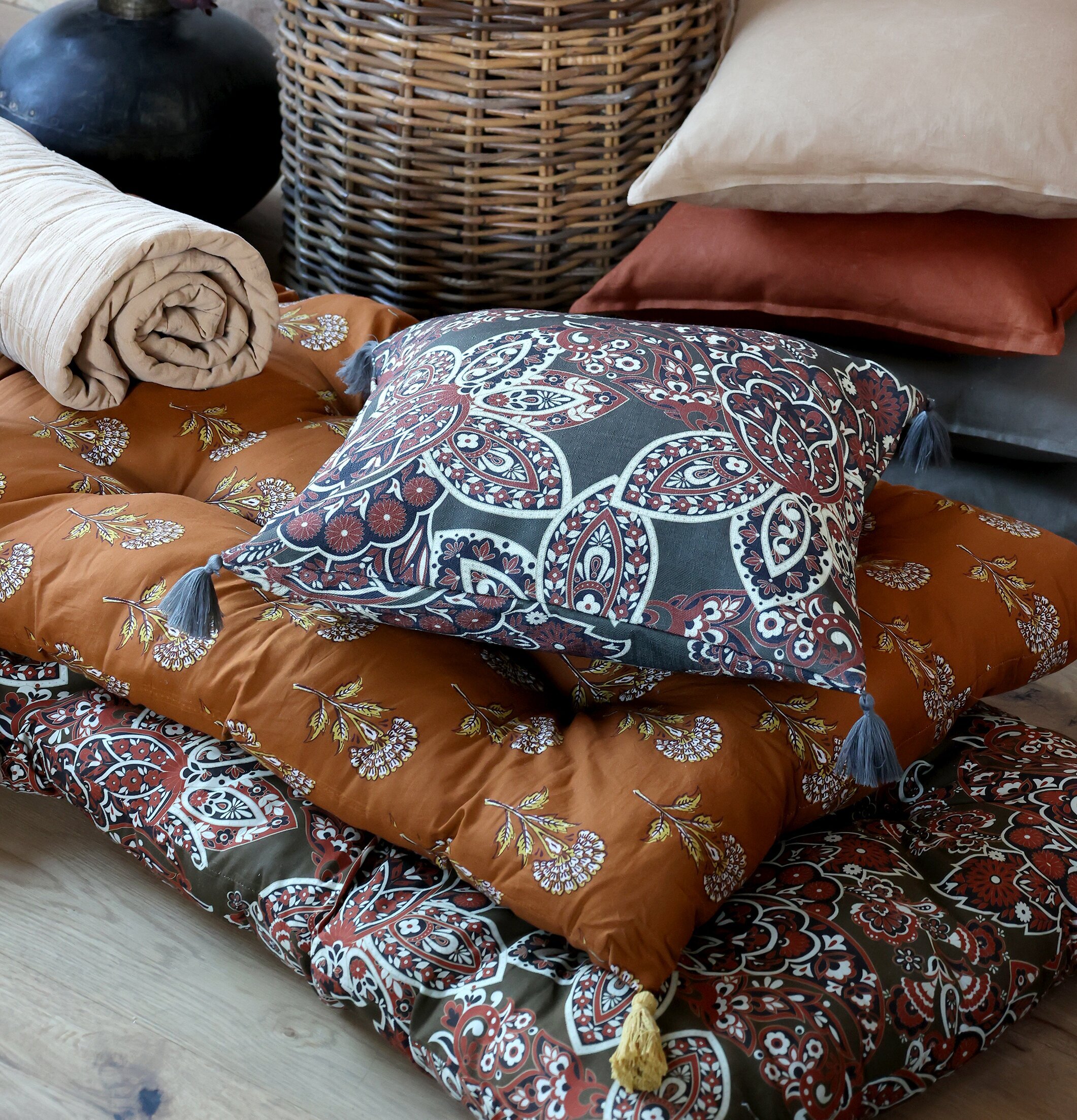 Kuddfodral Aix Grön/Terracotta från Chic Antique med tofsar