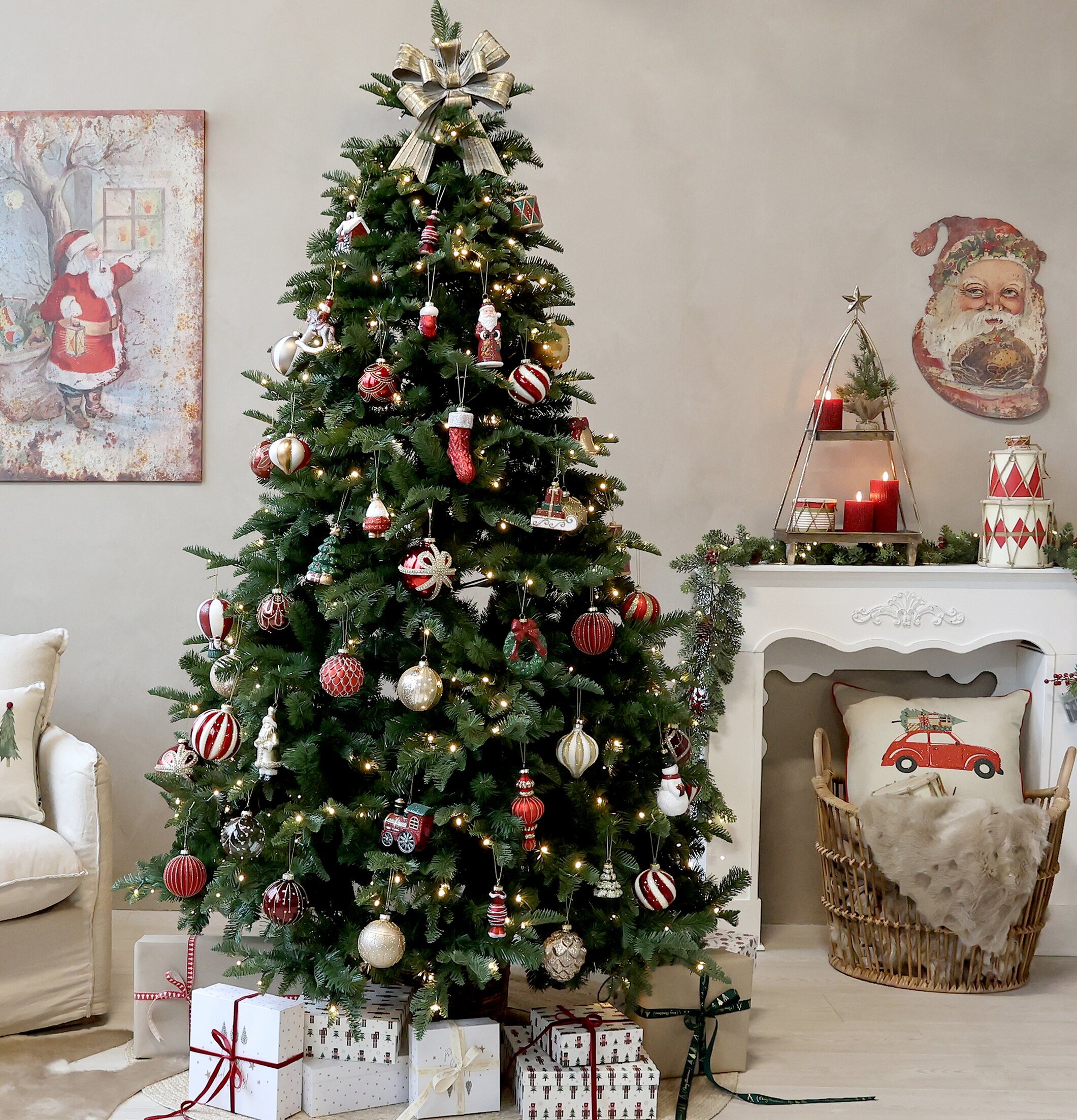 Bild av juldekorerat rum med varm och inbjudande känsla