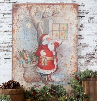 Foto av vintage jultomteskylt med juldekorationer