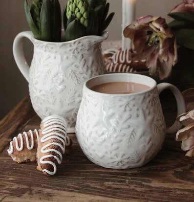 Bild av hemtrevlig scen med vinterinspirerade detaljer