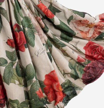 Bild av lyxigt blommönstrat tyg med naturlig känsla