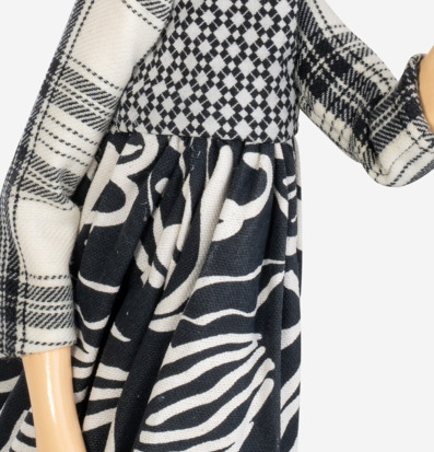 Bild av unik bordslampa med mönster och textilier